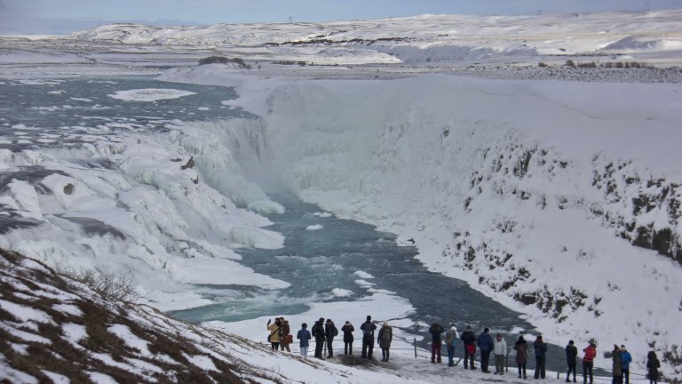Не е учудващо защо първоначално Исландия е наречена снежна земя.