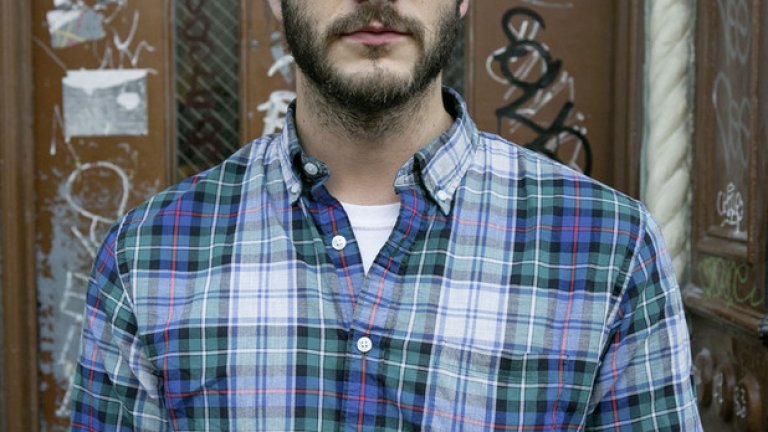 Проблемът е, че много от „модерните българи" са разведени с процеса на самокритична интроспекция и понякога не си дават сметка за досадата, която произвежда постоянното използване на едни и същи „готини думички".