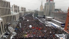 Стотици арести на протестиращи в Москва