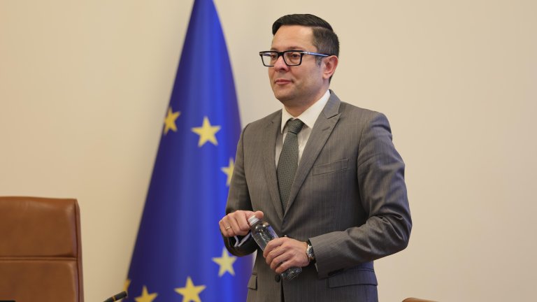 "Запазването на националния суверенитет е приоритет за нашето правителство", подчерта Пулев