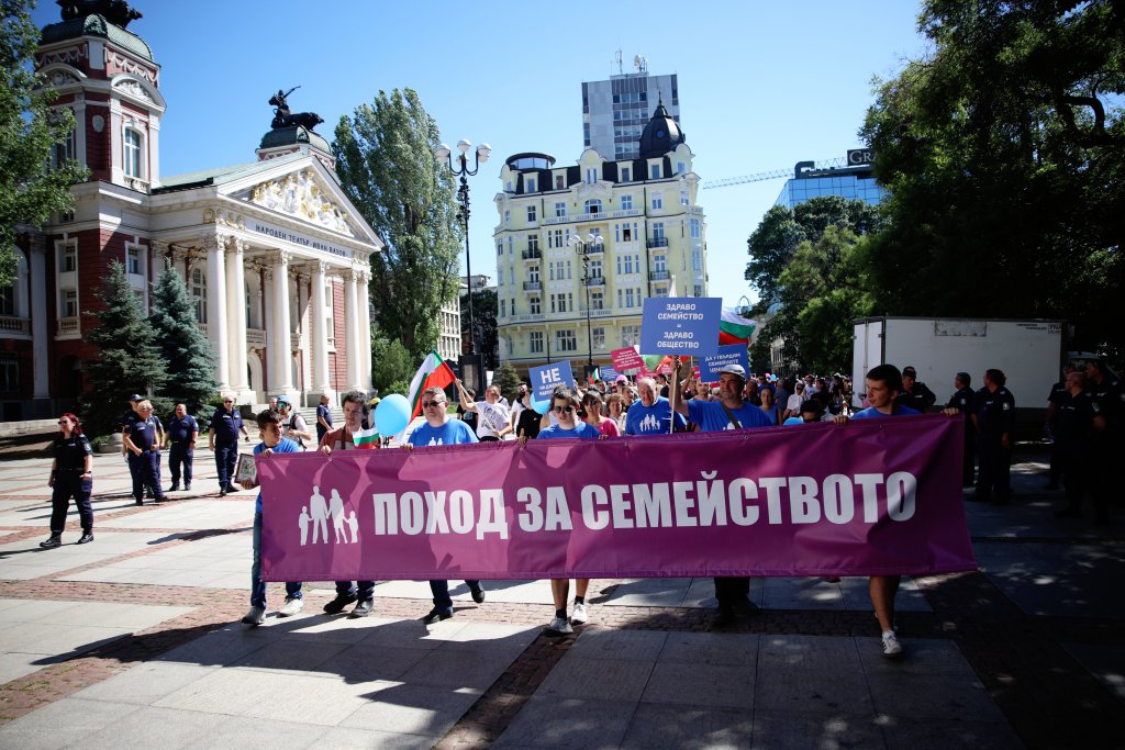 Националният "Поход за семейството" се провежда в София, Пловив и Варна (снимки)