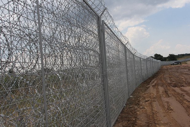 Оградата по границата с Турция е дълга 30 км