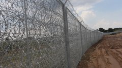 Оградата по границата с Турция е дълга 30 км