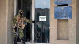 2014-04-14_Sloviansk_city_council_-_3