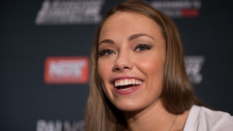 Роуз Намаюнас преди да подстриже косаата си