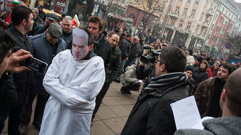 Между лъвовете има място само за един Волен