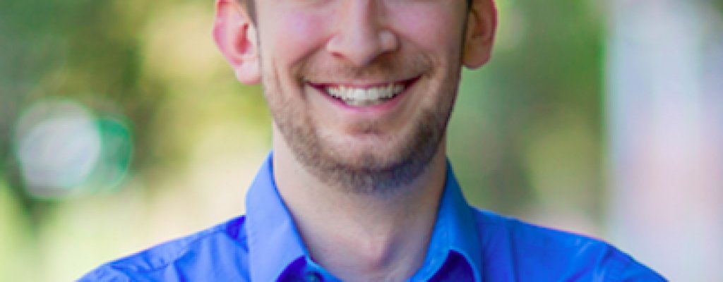 Джошуа Грийнберг- един от тримата създатели на Grooveshark почина на 28-годишна възраст. Миналият април услугите бяха прекратени след като стана ясно, че повечето от музиката на платформата не е лицензирана. 