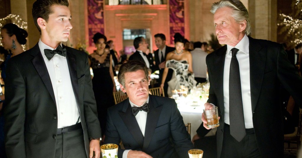 Майкъл Дъглас, Шая Лебьоф и Илай Уолък в \"Уолстрийт: парите никога не спят\", 2010