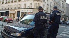 Две радикализирани тийнейджърки на 17 и 19 години, живеещи в град Ница, бяха арестувани по подозрения, че се готвели да извършат атентат, предаде Франс прес, като се позова на съдебни източници.