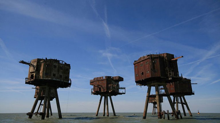 Тези морски укрепления са издигнати от англичаните до реките Темза и Мърси, като средство за защита срещу евентуални немски въздушни или морски атаки. След извеждането им от експлоатация през 1950-а са били обитавани дори от пиратски радиостанции