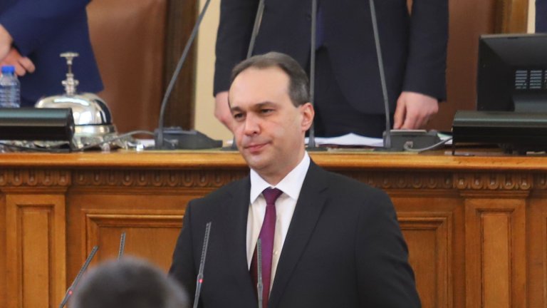 Според министъра на отбраната в оставка Русия едва ли ще скъса отношения с България