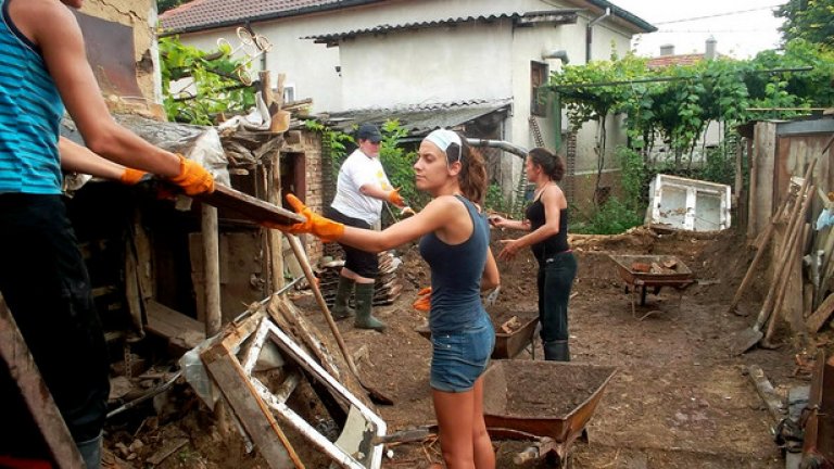 Повечето от жилищата не са застраховани, както се оказва, че са и значителна част от общинските сгради