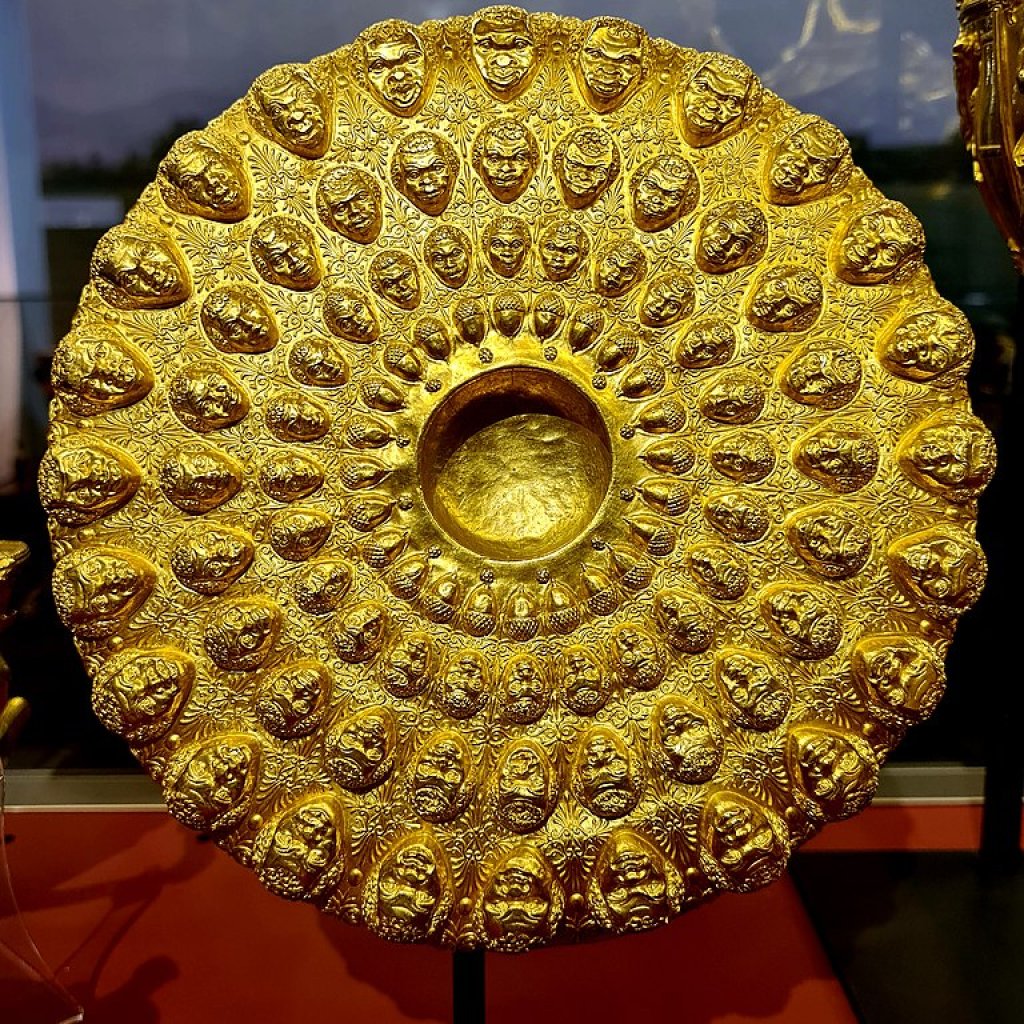 Phiale_from_Panagyurishte_gold_treasure