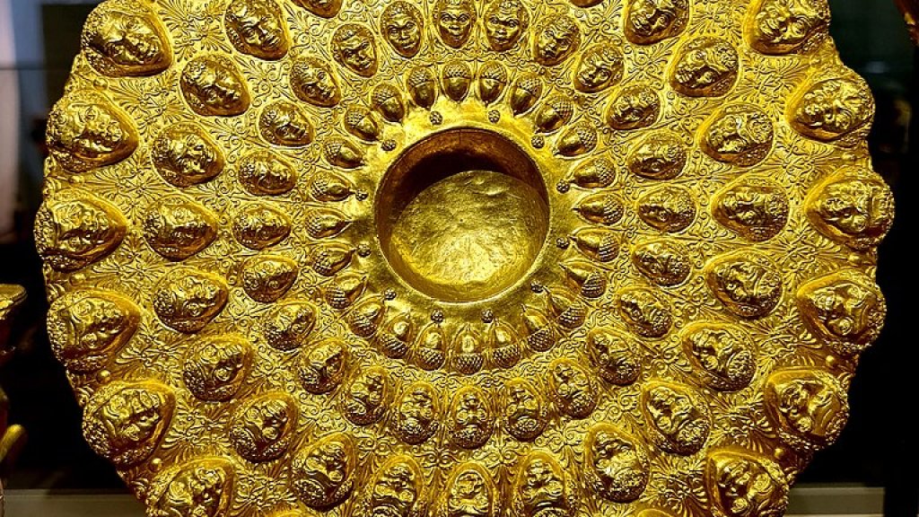 Phiale_from_Panagyurishte_gold_treasure