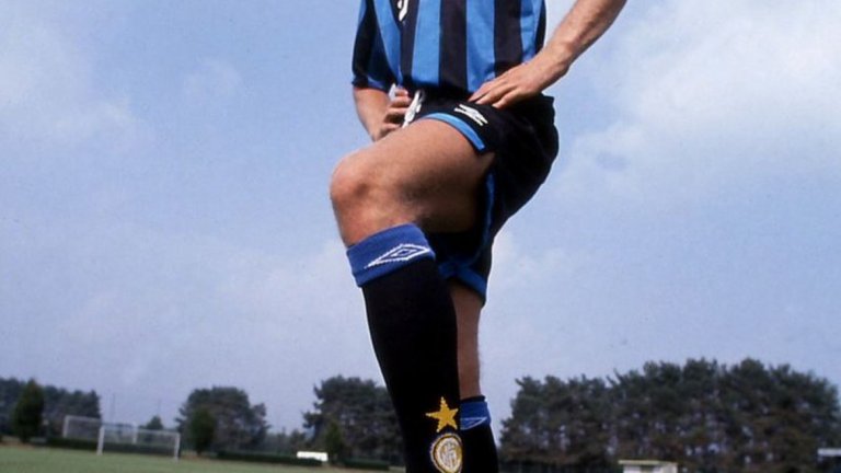 Денис Бергкамп от времето му в Интер