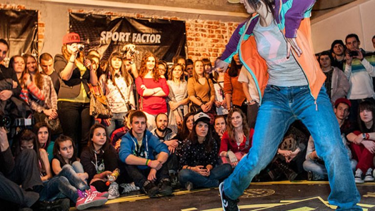 Елена Коларова