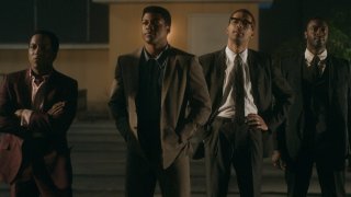 Режисьорският дебют на Реджина Кинг балансира между темите за расизма и общочовешките проблеми, които сценарият разглежда.