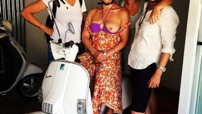 Шарапова получи голо селфи за рождения ден