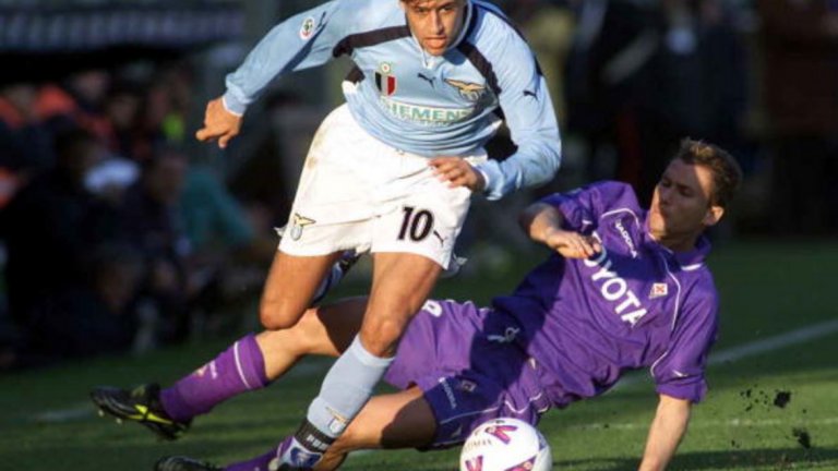 Това му спечели трансфер в Лацио за рекордните тогава 55 млн. евро. 11 дена по-късно Фиго прати постижението му в историята, преминавайки от Барселона в Реал Мадрид. За Лацио Креспо вкара 48 гола от 74 мача във всички турнири, спечели Суперкупата на Италия и стана голмайстор на Серия А.