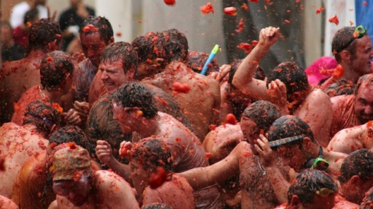 Ла Томатина (La Tomatina) е сред най-известните испански фестивали. Провежда се всяка година в  Буньол в автономна област Валенсия
