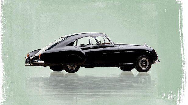 Колата има пробег едва 27 800 километра от 1955 година досега и беше продадена за 1,12 милиона долара