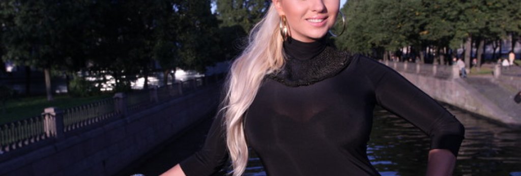 Анна Григориевна Семенович е рускиня, която не е единствено модел, но още и актриса, певица и бивша професионална състезателка по фигурно пързаляне