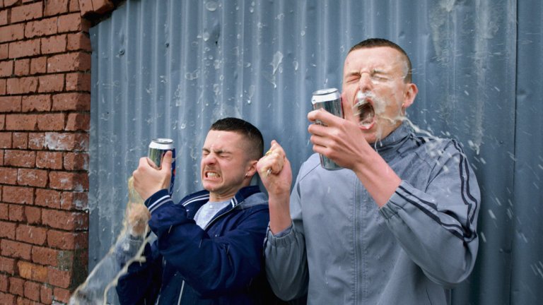 Младите престъпници / The Young Offenders (2016)
Двамата приятели Конър и Джак решават да открият къде е скрита пратка с кокаин на стойност 7 милиона евро, която изчезва от круширал кораб край Корк. Филмът е една от най-забавните ирландски продукции, а през февруари BBC пусна едноименен сериал.