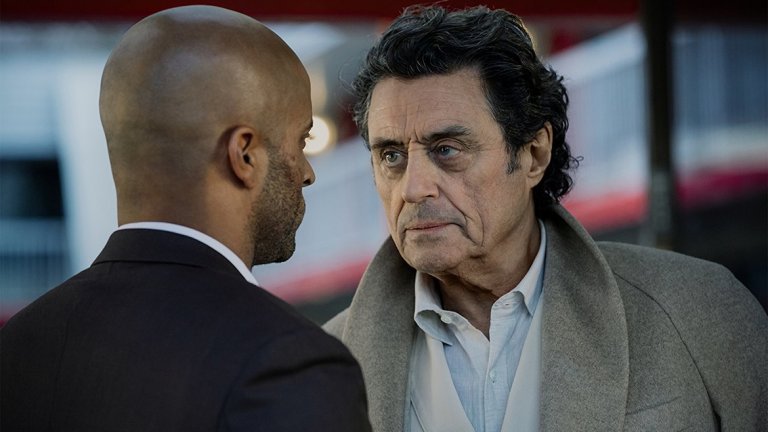 "Американски богове"/ "American Gods" 
Сценарият на сериала е по едноименния роман на Нийл Геймън, който излиза преди 16 години. Главният герой Шадоу – излязъл от затвора и сблъскващ се с новата реалност на САЩ. Битката е между старите богове на Америка, пристигнали с първите мигранти от Европа, и новите – интернет, медиите и комуникациите.