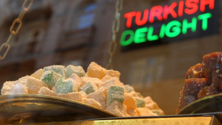 Преди повече от два века един турски сладкар започва своя нов бизне с Истанбул. Пет поколениея по-късно днес неговите наследнички - жени - управляват най-старата компания в Турция.