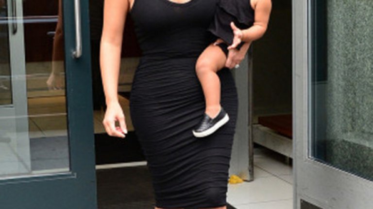 Ким Кардашиян има дъщеря, на име Норт (Север) от рапъра Кени Уест