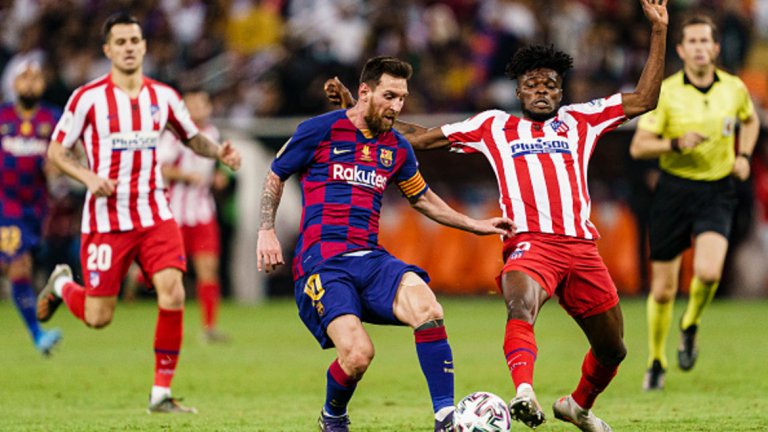 Меси подписа първия си договор в началото на 2004-та като професионалист, като до момента е счупил всички голови рекорди на клуба.