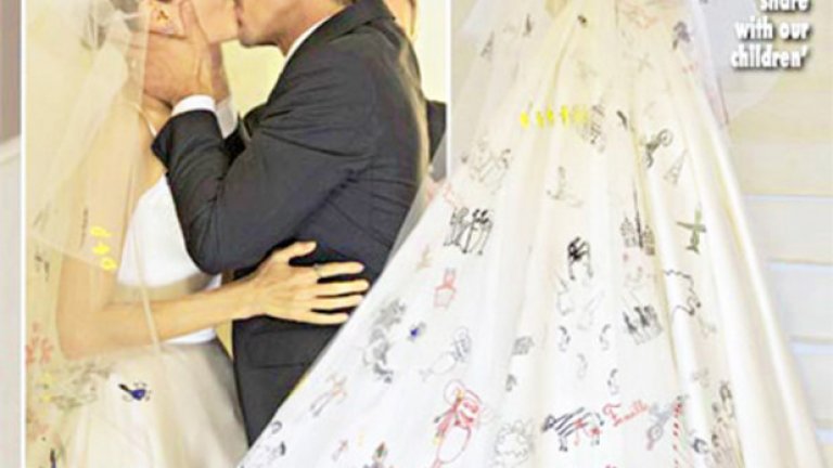 На корицата на списание Hello е и целувката на младоженците