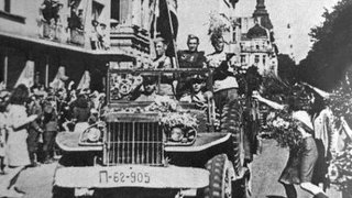 Твърди се, че Червената армия е посрещната като освободител в София. Не, било е преврат