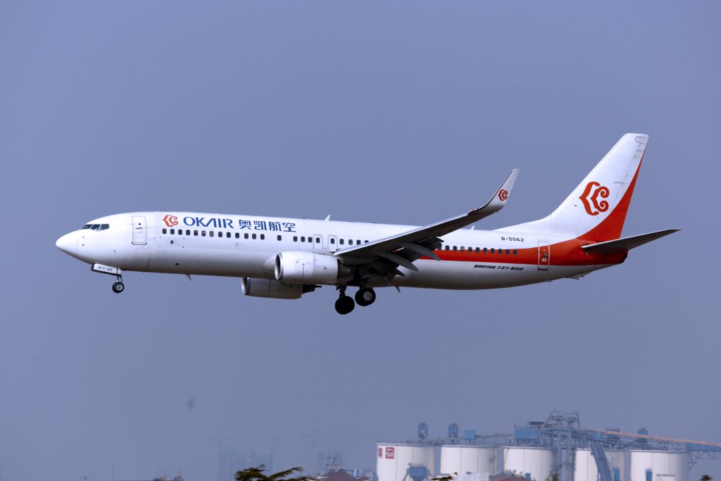 B-5562_-_Okay_Airways_-_Boeing_737-8HO(WL)_-_TAO_(16567015129)