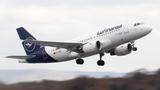 Няма пилот в самолета: Полет на Lufthansa остана без управление 10 минути