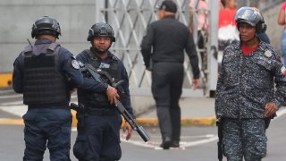 По-рано от армията обявиха имената на 23 убити, докато Куба съобщи за 32 нейни военни