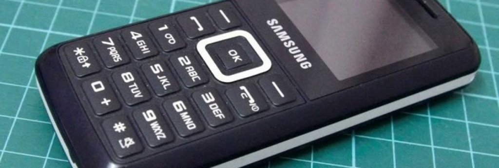 7. Samsung E1100

Този малък герой на Samsung, който излезе на пазара през 2009 г., поддържаше живот на батерията от около 13 дни в стендбай режим. Над 150 млн. бройки от E1100 бяха продадени за по-малко от 7 години. 
