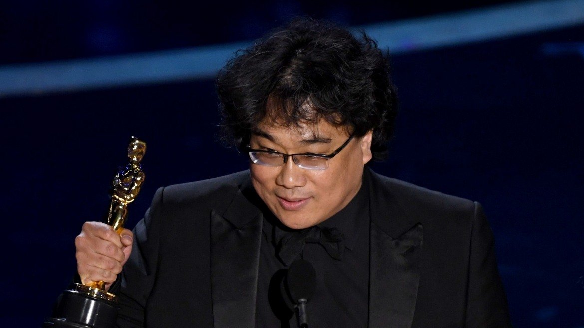 Понг Джун Хо ("Паразит") е първият южнокорейски режисьор, който печели "Оскар" за най-добър режисьор.

Неговият филм също така е и първата южнокорейска продукция, която печели "Оскар" за най-добър оригинален сценарий.