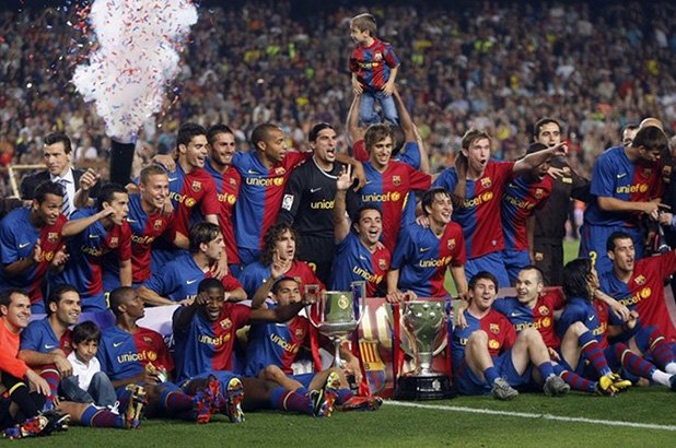 Триумфи, купи, награждавания. Славен сезон - 2008-2009 г. Барселона взе и трите големи трофея, за които се състезаваше, а в края на календарната 2009-а постигна нещо велико, събирайки 6 купи. Добавени бяха Суперкупите на Испания и Европа, както и Световното клубно първенство.