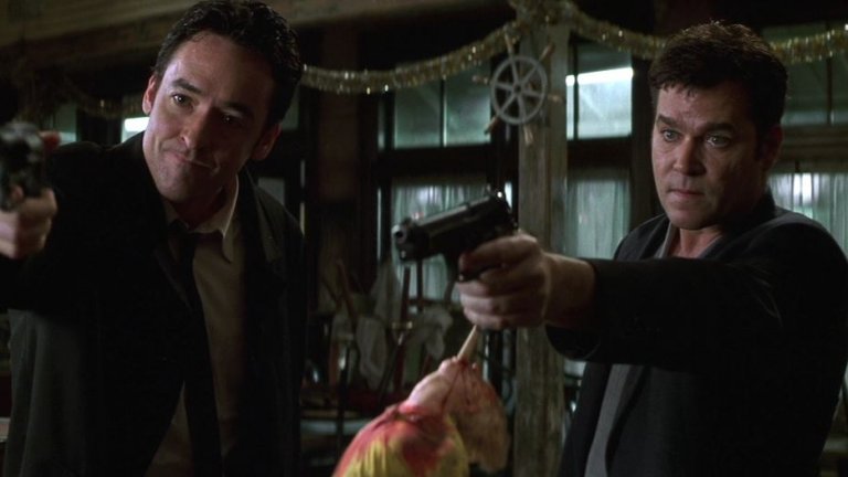 "Самоличност" (Identity)
Жанр: трилър
Година: 2003
Филмът на режисьора Джеймс Манголд (Ford vs. Ferrari) е някак тематичен за сегашната ситуация. Пътищата на няколко непознати души се преплитат, когато страховита буря ги принуждава да потърсят укритие в мотел насред нищото. Полицай, бивш ченге, актриса с позавехнала слава, осъден убиец и проститутка са само част от шарените образи, които трябва да прекарат нощта заедно. Кошмарът започва, когато някой започва да ги избива един по един...
Макар и вдъхновен от творчеството на Агата Кристи, "Самоличност" постепенно бяга от тези прилики, за да представи на зрителите някои обрати, които може и да не са за всеки вкус. Но със сигурност е чудесен трилър, на който да обърнете внимание, ако имате нужда от малко среднощна филмова тръпка.