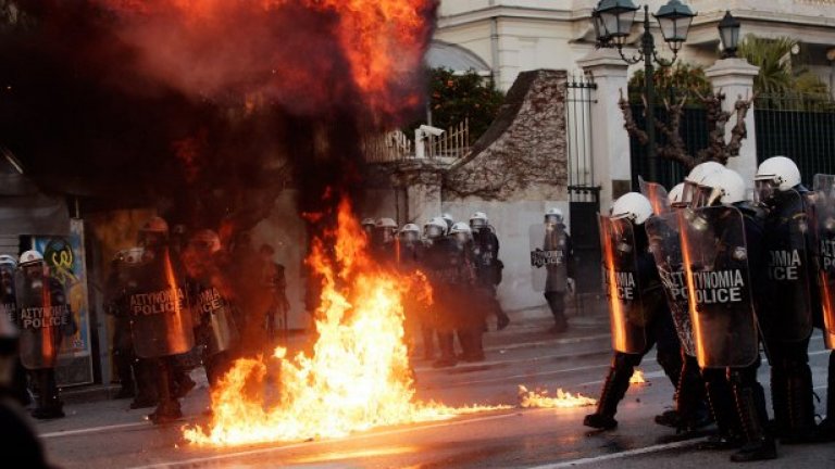 Протестите в Атина се завърнаха