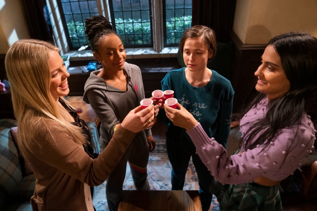 The Sex Lives Of College Girls (HBO Max) - 18 ноември
Сериалът проследява живота на четири 18-годишни съквартирантки и първокурснички в колеж във Върмонт, САЩ. Всяка от тях си има своите проблеми и "демони", с които се бори, докато открива свободния живот, далече от дома, заедно с трудностите, които колежът носи.