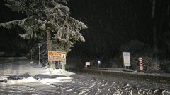 Пътнически автобус остана блокиран на пътя в Монтанско