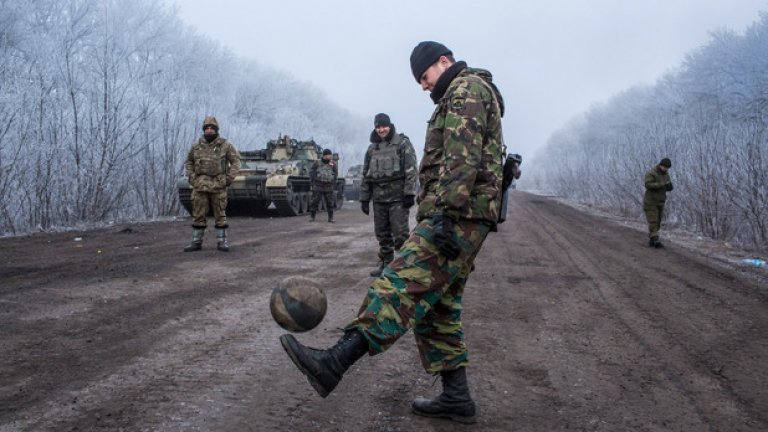 И двете страни ежедневно се обвиняват за нарушения на примирието от Минск