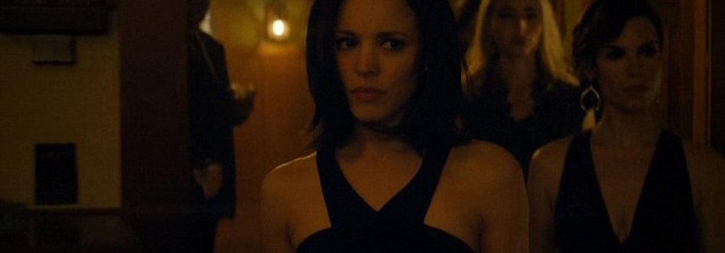True Detective/ Истински детектив
Още преди премиерата на втори сезон, знаехме, че порноактриси ще бъдат част от актьорския състав в сцена с оргия от калибара на „Широко затворени очи“.