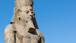 Човекът, живял близо 90 години, превръща живота си в безсмъртие, присъщо само на един истински фараон