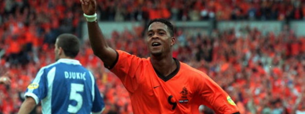 Евро 2000, 1/4-финали: Холандия – Югославия 6:1
(Клуйверт 24`, 38`, 54`; Говедарица 51` автогол; Овермарс 78`, 90`; Милошевич 90`)
Великолепното представяне на Холандия ще остане в историята като единственият мач в историята на европейските финали, в който отбор вкарва цели шест гола в един мач. Патрик Клуйверт вкарва хеттрик за рекорда на домашното първенство, на което Холандия домакинстваше, заедно с Белгия. „Лалетата“ отпаднаха на полуфиналите от финалиста Италия.