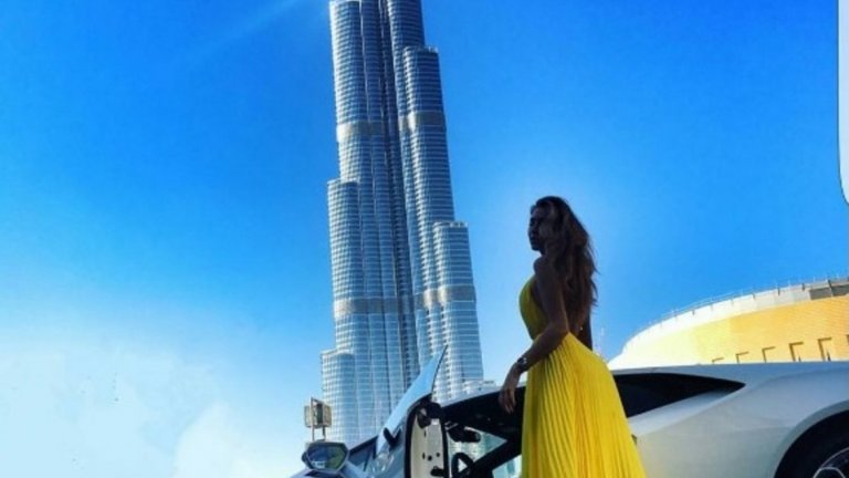 Красиви жени, скъпи коли и световно известни сгради
