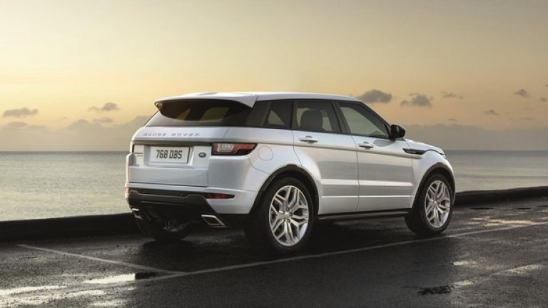 Обърнете внимания на новия спойлер на ръба на покрива на Evoque