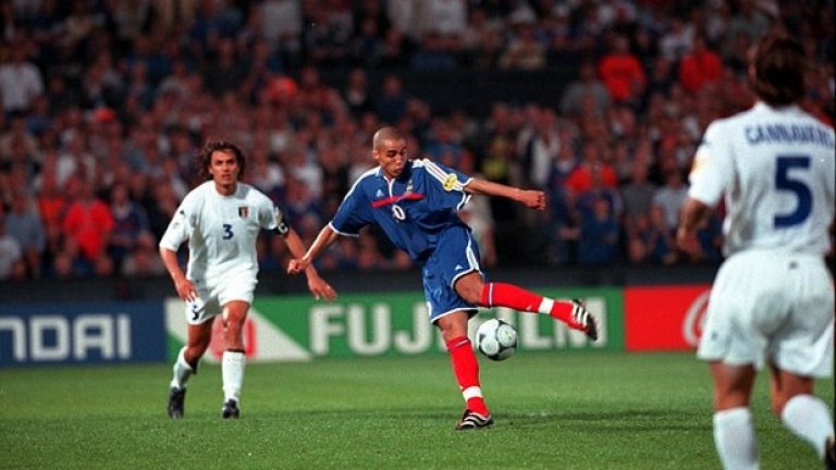 5. "Златният гол" на Давид Трезеге на Евро 2000
След Бирхоф, Трезеге е единственият друг играч, който е изпитал от личен опит какво е да вкараш "златен гол" с цената на титлата. Вилтор изравни в края срещу Италия за 1:1, а Трезеге приключи мача в 103-та минута.